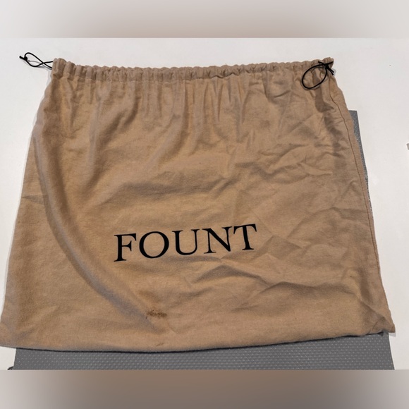 FOUNT The Roundabout Raven Leather Crossbody Bag - Picture 7 of 7